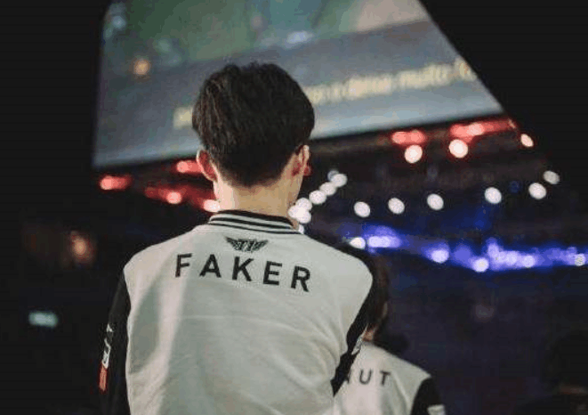 LPL今日首发：Rookie首秀搭档Karsa