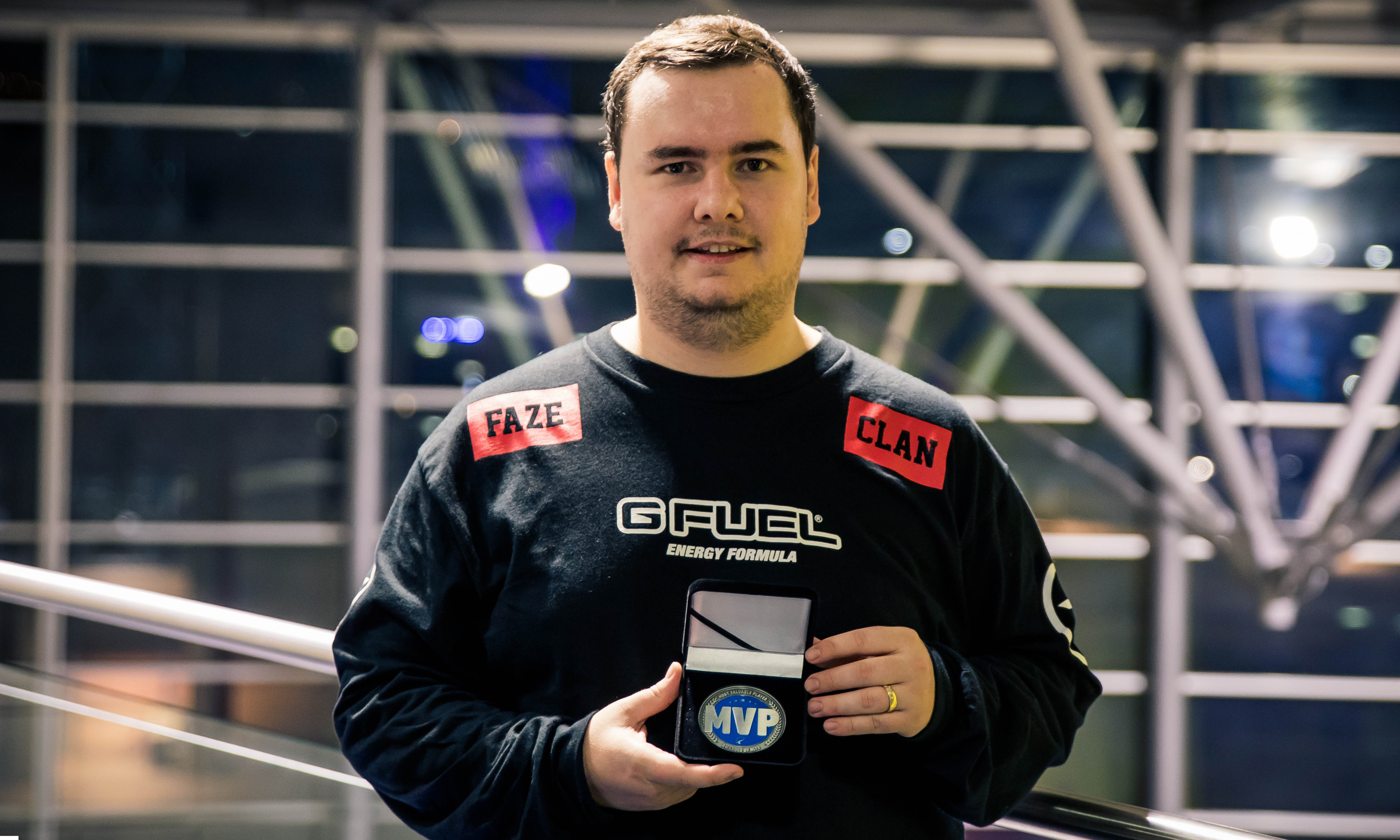 Ninjas in Pyjamas 官方：中路选手 rookie 离队