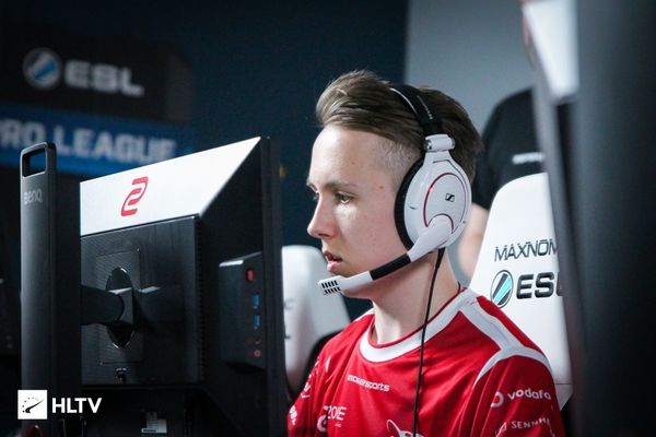 TESvsWBG首发名单：Tian野区决战Tarzan Creme交手小虎 银河解说